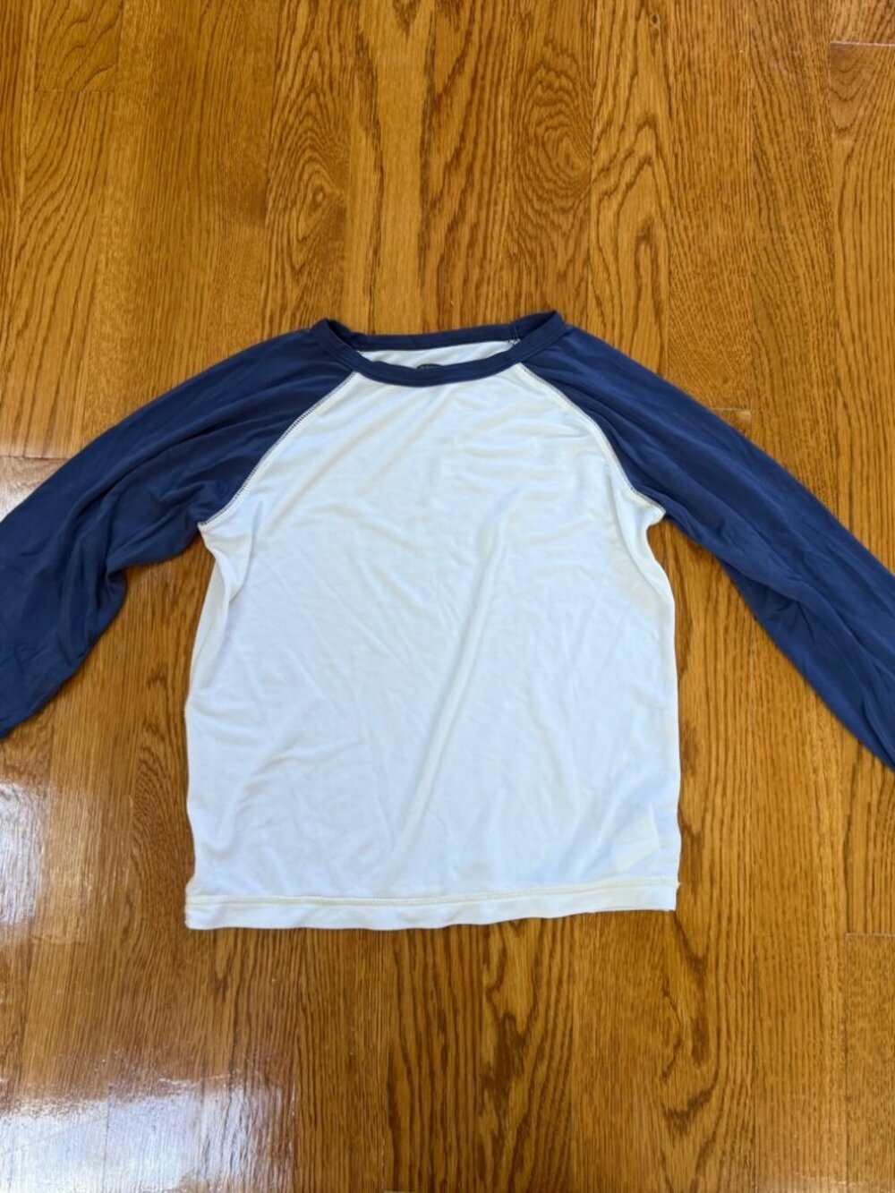 Old Navy Rash Guard – 5T – Excellent - Picture 1 of 1